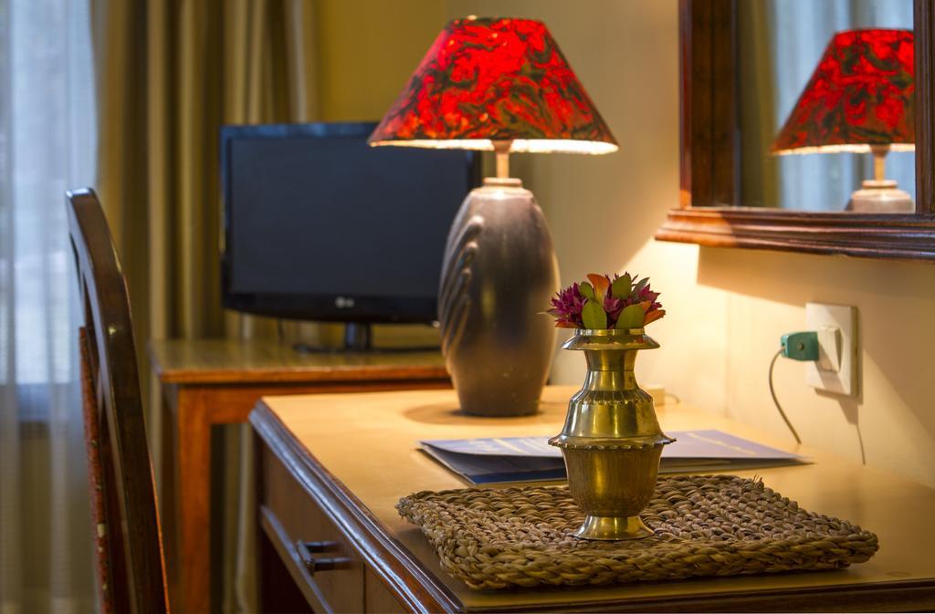 Hotel Ambassador By Ace Hotels Kathmandu Exterior foto